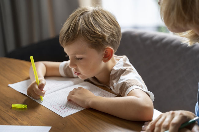 douleur main en écrivant enfant