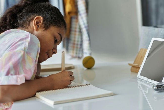 la rééducation de l'écriture impacte la réussite scolaire et la confiance en soi